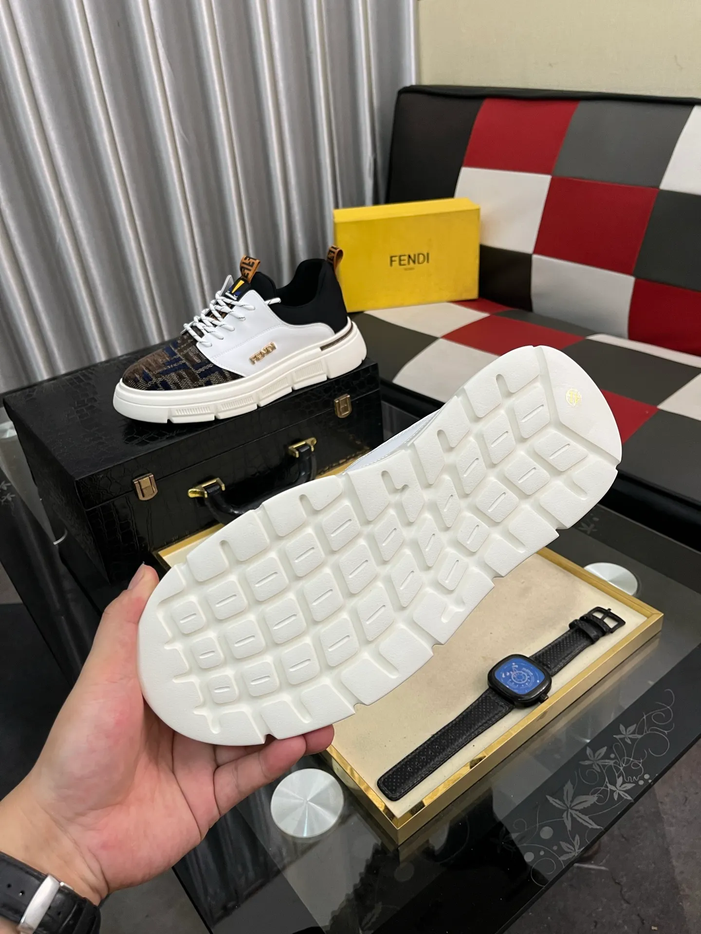 Men's Men's Shoes💰420⌚️⌚️[FENDI] Fendi's classic and comfortable men's, this complex sneaker is made of soft calfskin➕genuine leather lining➕original ultra-light rubber material with rough outsole. This unique light style is suitable for the casual and refined sensibility of this season. It is comfortable and natural on the feet. It is an everyday style for casual travel in autumn and winter! Code number: 38-442️⃣Colors available
